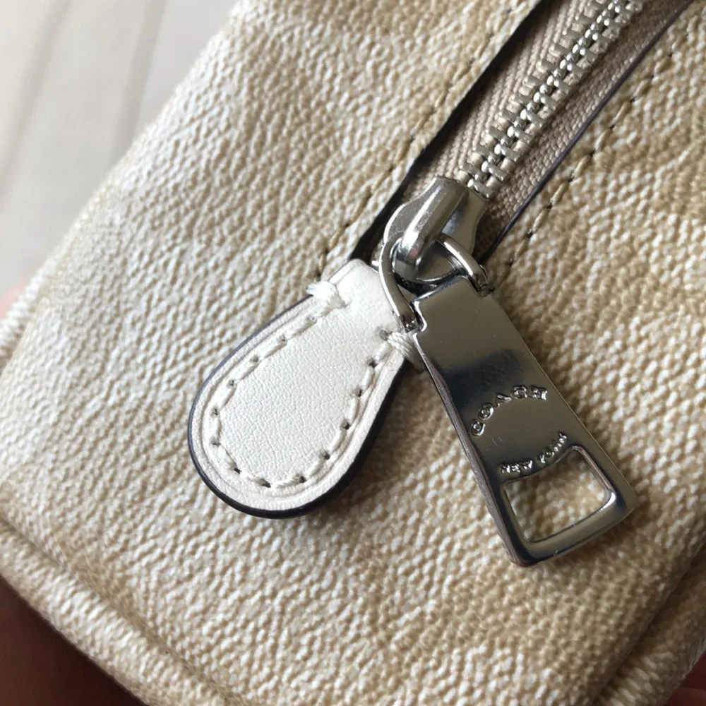 NWT Disney X Coach Once Upon A Time Cosmetic Case - Picture 8 of 8